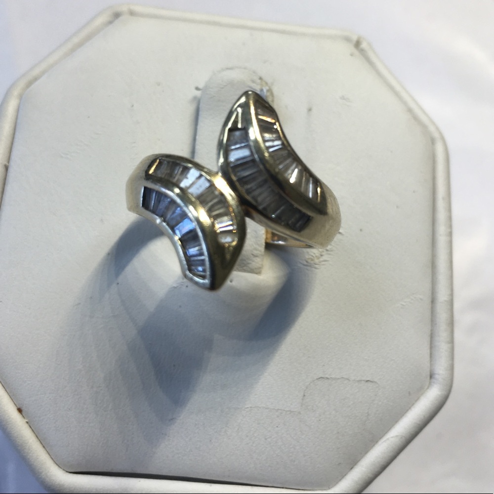 14K yellow gold diamonds ring